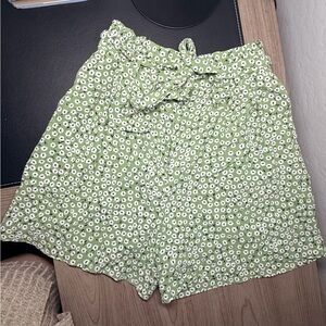 H&M Light Green Floral High Waist Shorts - 6